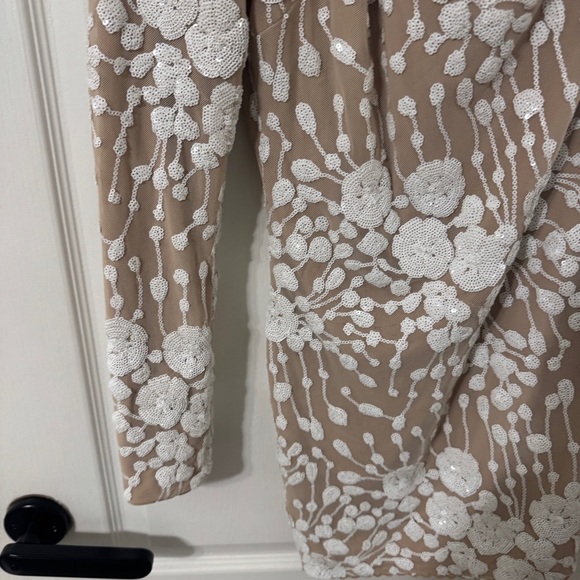 Dress the Population One-Shoulder Floral Mini Dress in White and Tan - Picture 15 of 15